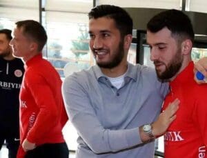 Antalyaspor, Orta Saha Oyuncusu Nuri Şahin’le Yollarını Ayırıyor: Veda Kararı Alındı