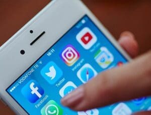 Bakan Yardımcısı Duyurdu: iOS Cihazlarında Güvenlik Zaafı Tespit Edildi