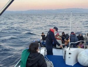 Sahil Güvenlik Ekiplerinin Özverili Çabası: İzmir Kıyılarında 199 Kaçak Göçmen Güvenli Bir Şekilde Karaya Çıkarıldı