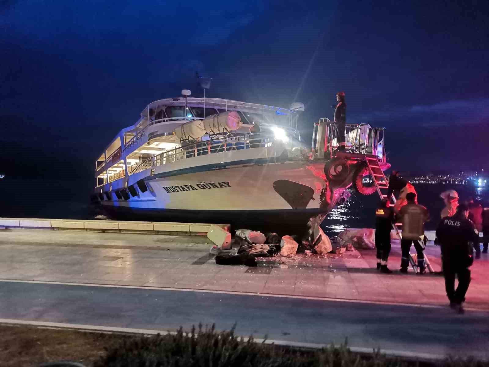 İzmir’de Konak-Bostanlı vapuru kaza yaptı