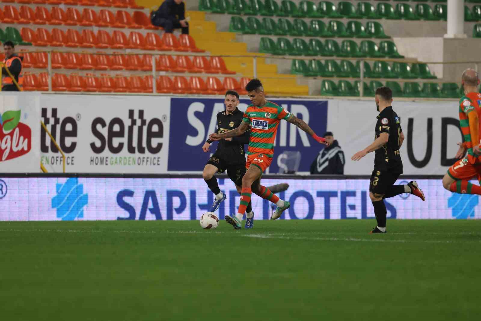 Alanyaspor ile MKE Ankaragücü Arasında Oynanan Maç 1-1 Berabere Bitti