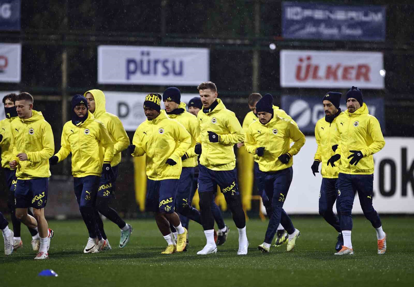 Fenerbahçe, kamp dönemine girmeden önce hazırlıklarını tamamladı