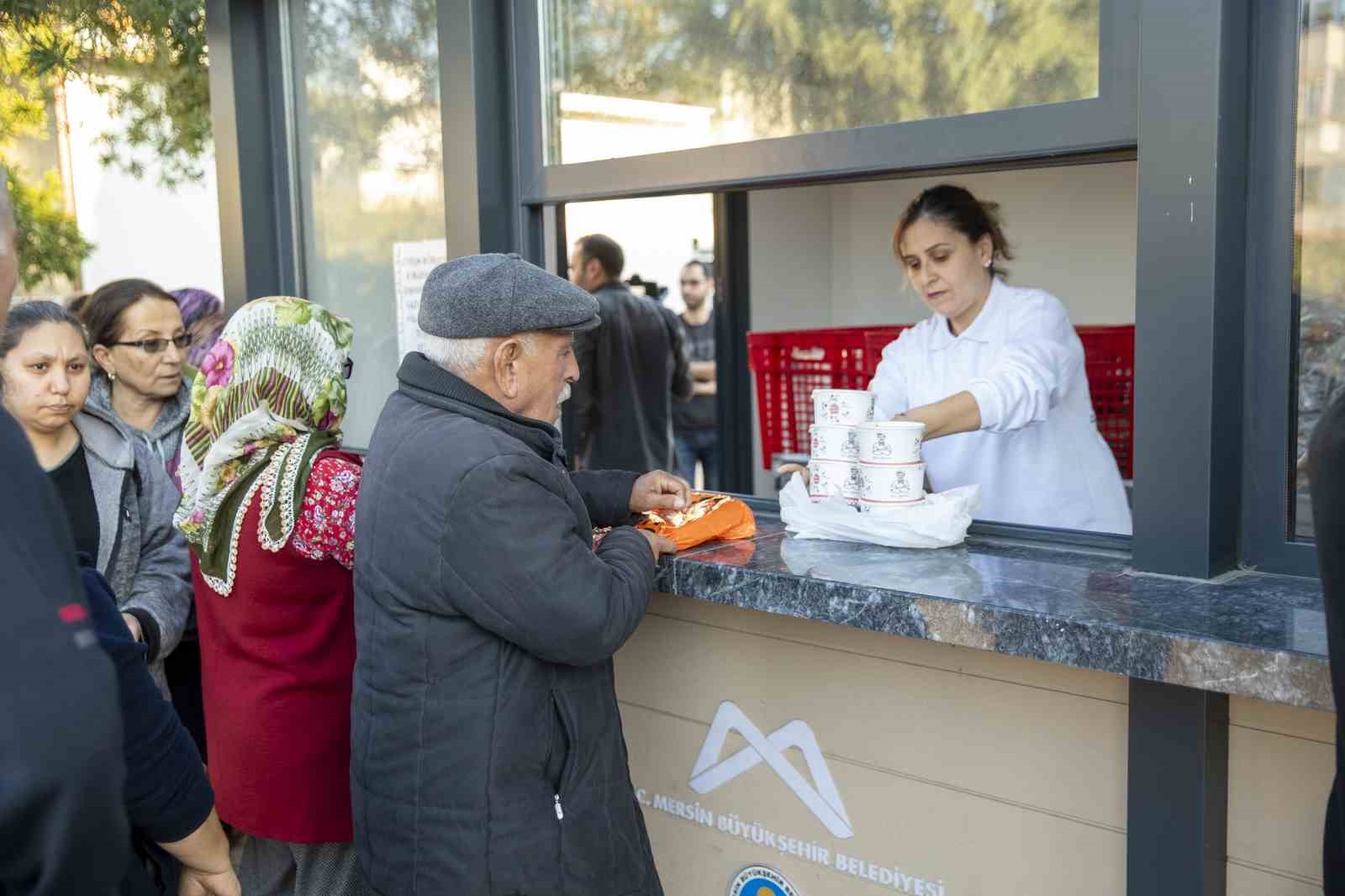 Mahalle mutfakları Mersin’de 2 milyon kişiye hizmet sunuyor.