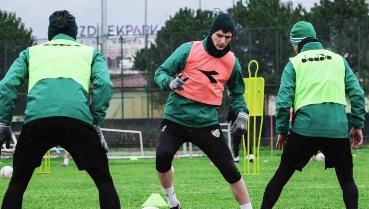 Bursaspor, taktik çalışma yaparak hazırlandı.