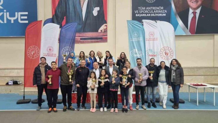 Afyonkarahisar’da düzenlenen ve 6 farklı kategoride gerçekleştirilen tenis turnuvası tamamlandı.