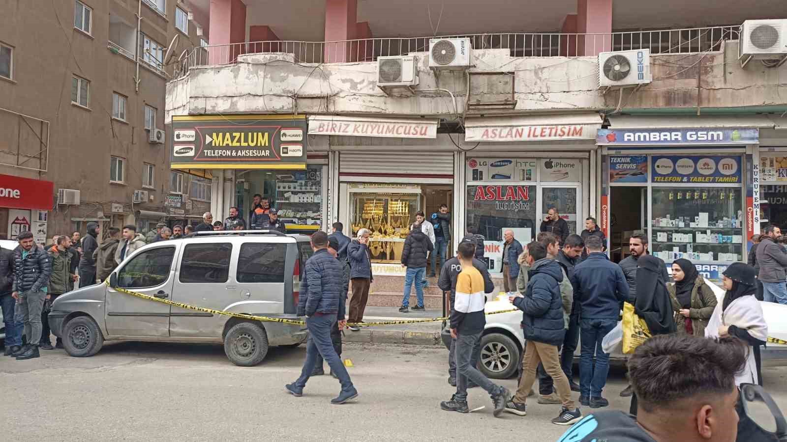 Mardin’de maskeli kişilerin kuyumcuya düzenlediği silahlı saldırı