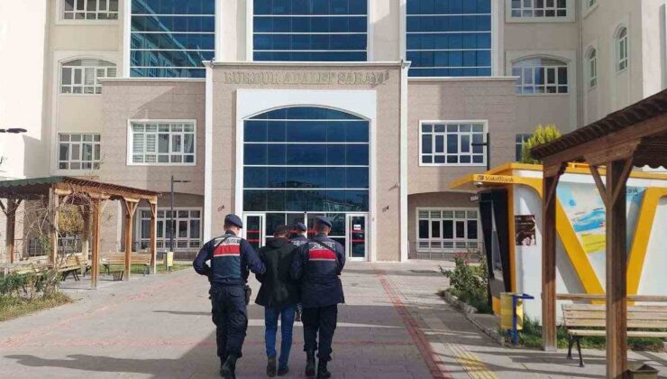 Burdur’da Jandarma, 2023 yılında 3 bin 678 şüpheliyi yakaladığını açıkladı.