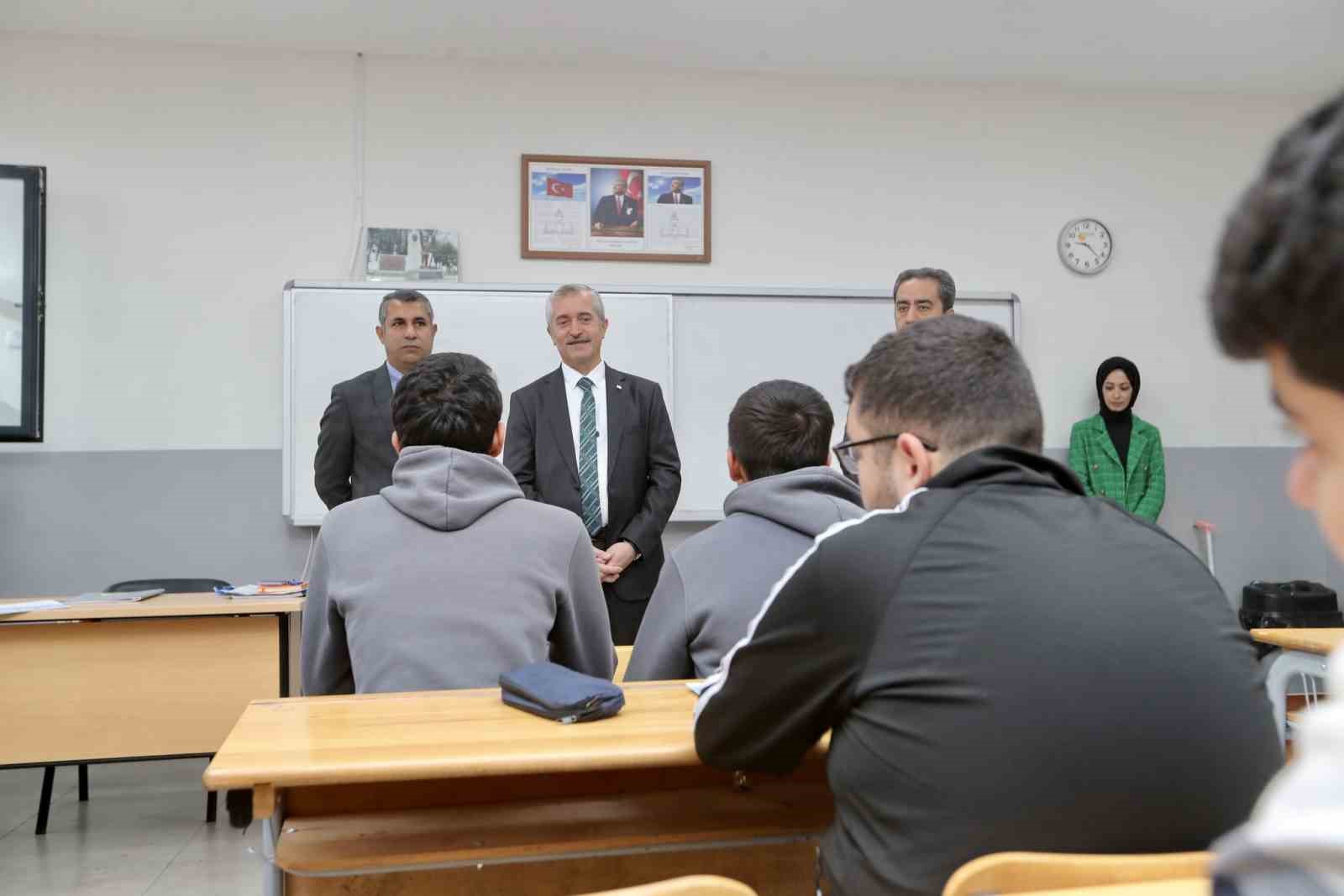 Şahinbey Belediyesi, öğrencilere sınavlarda destek sağlıyor