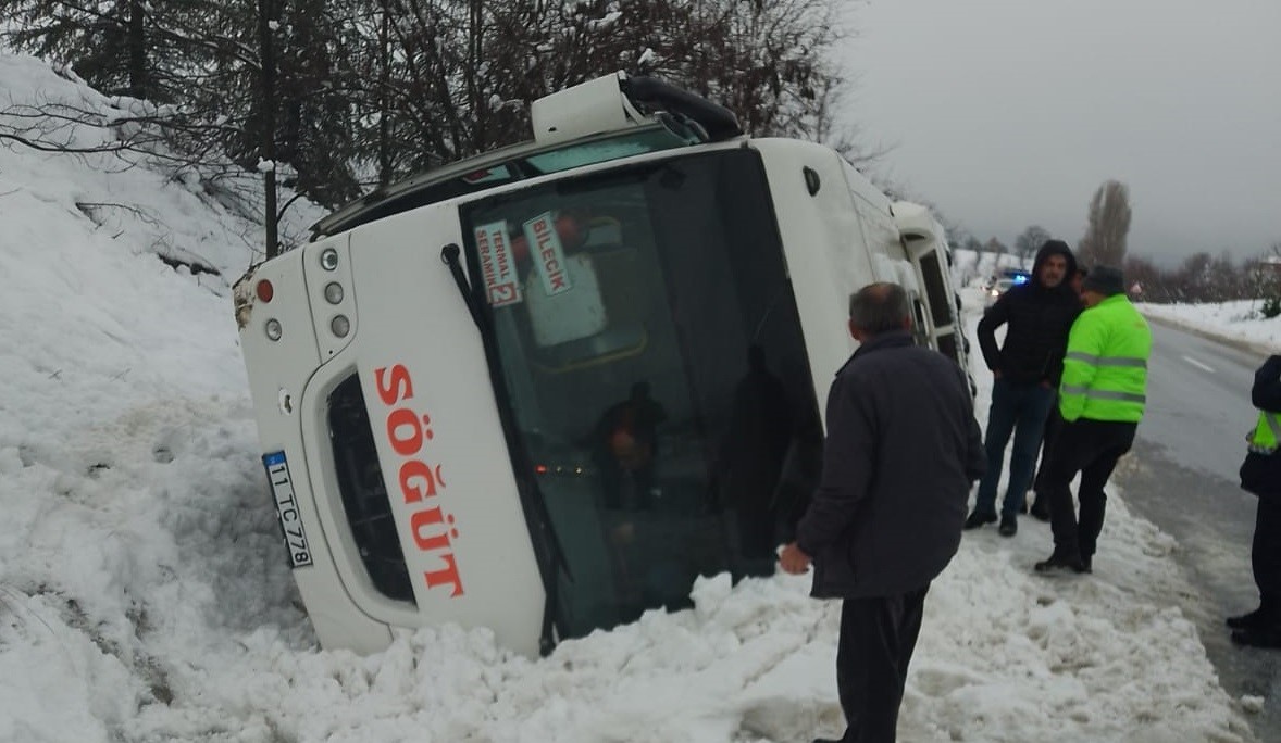 Bilecik’te işçi servisi kazası: 1 kişi yaralandı