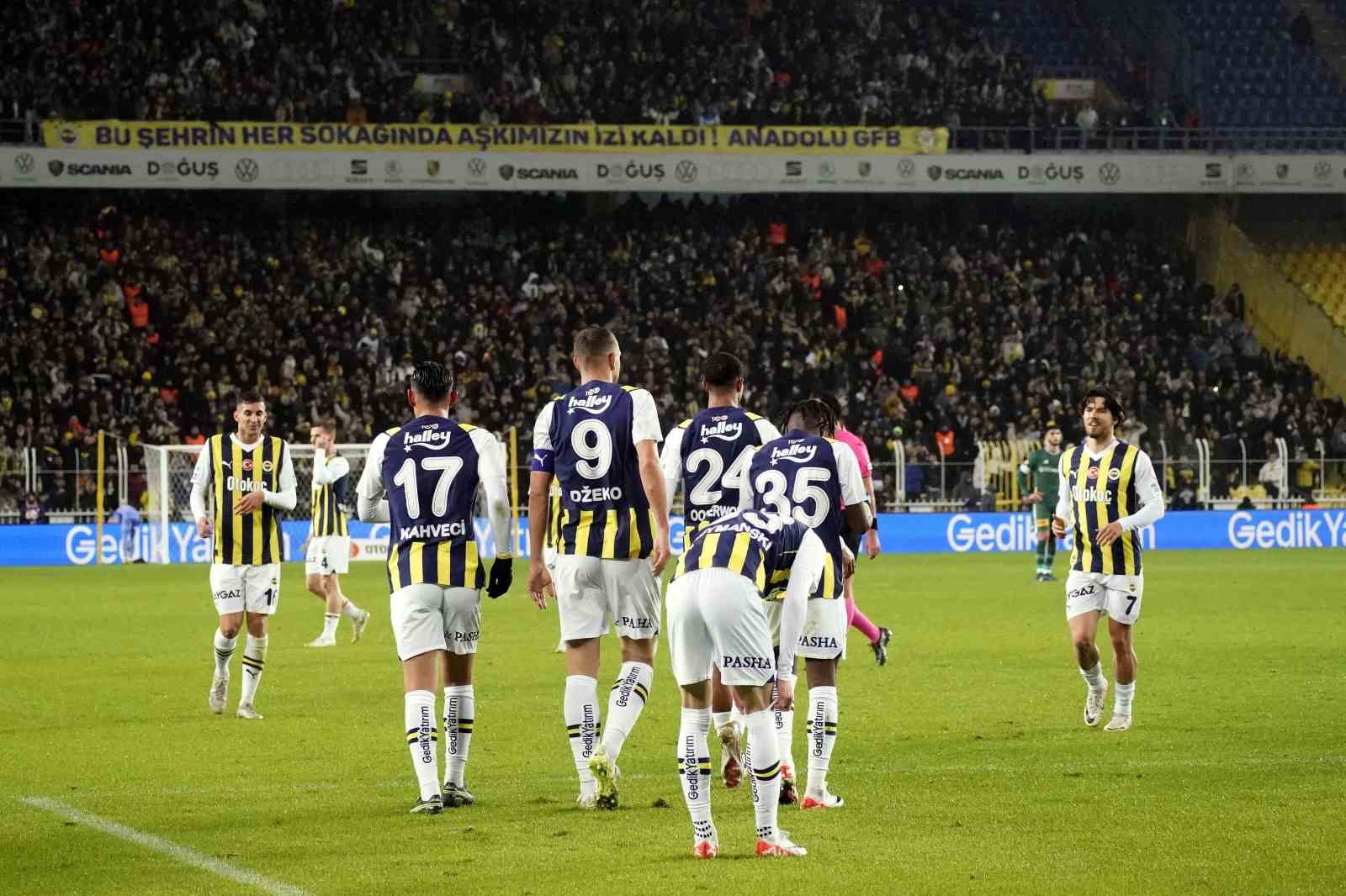 Fenerbahçe, Trendyol Süper Lig maçında Konyaspor’u 5-0 yenerek ilk yarıda farkı açtı.