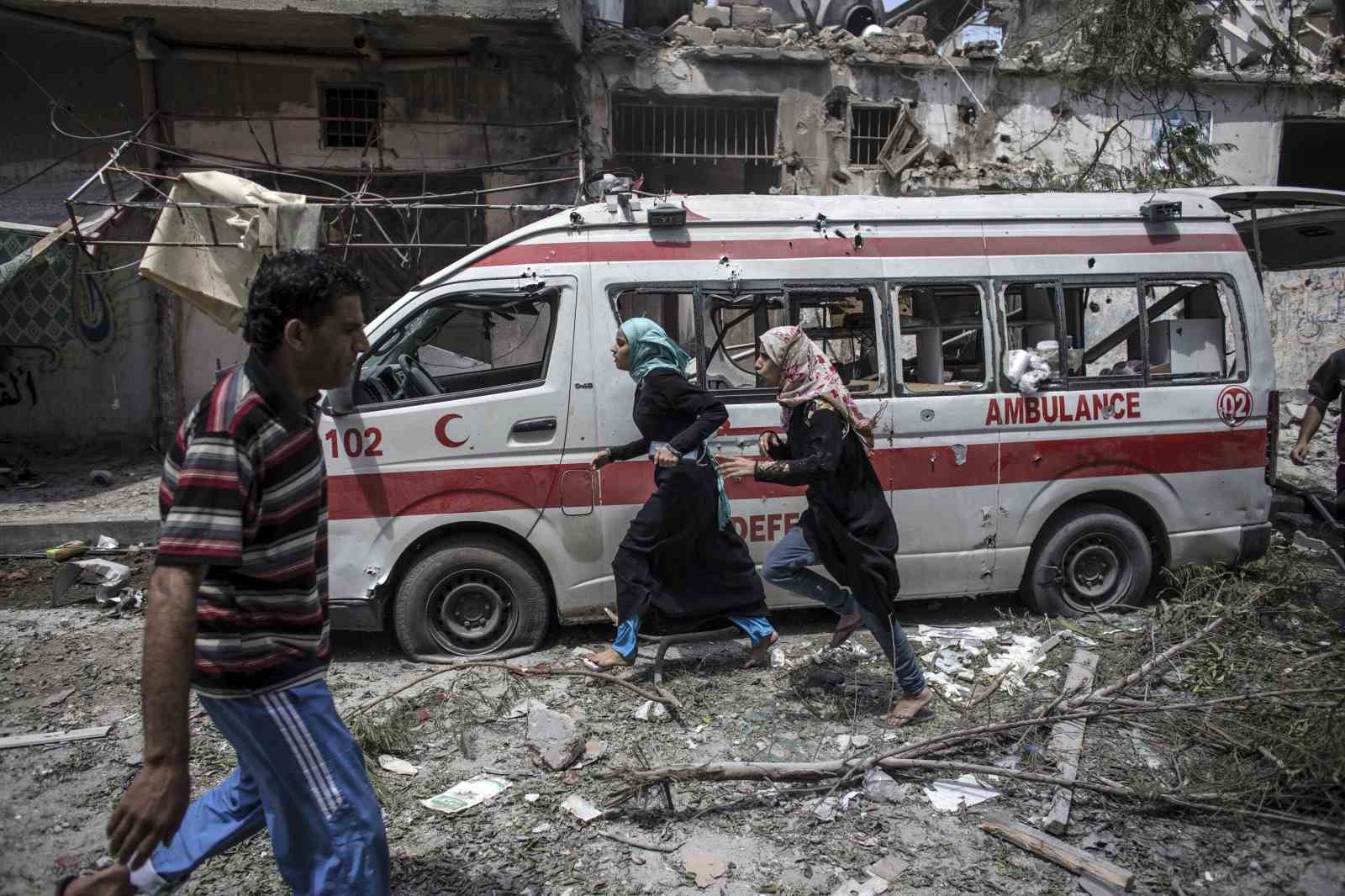 İsrail, Gazze Şeridi’nde ambulans saldırısı gerçekleştirdi: 4 kişi hayatını kaybetti.