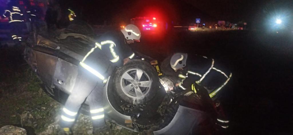 Hatay’da meydana gelen trafik kazasında hafif ticari araç ile otomobil çarpıştı: 3 kişi yaralandı