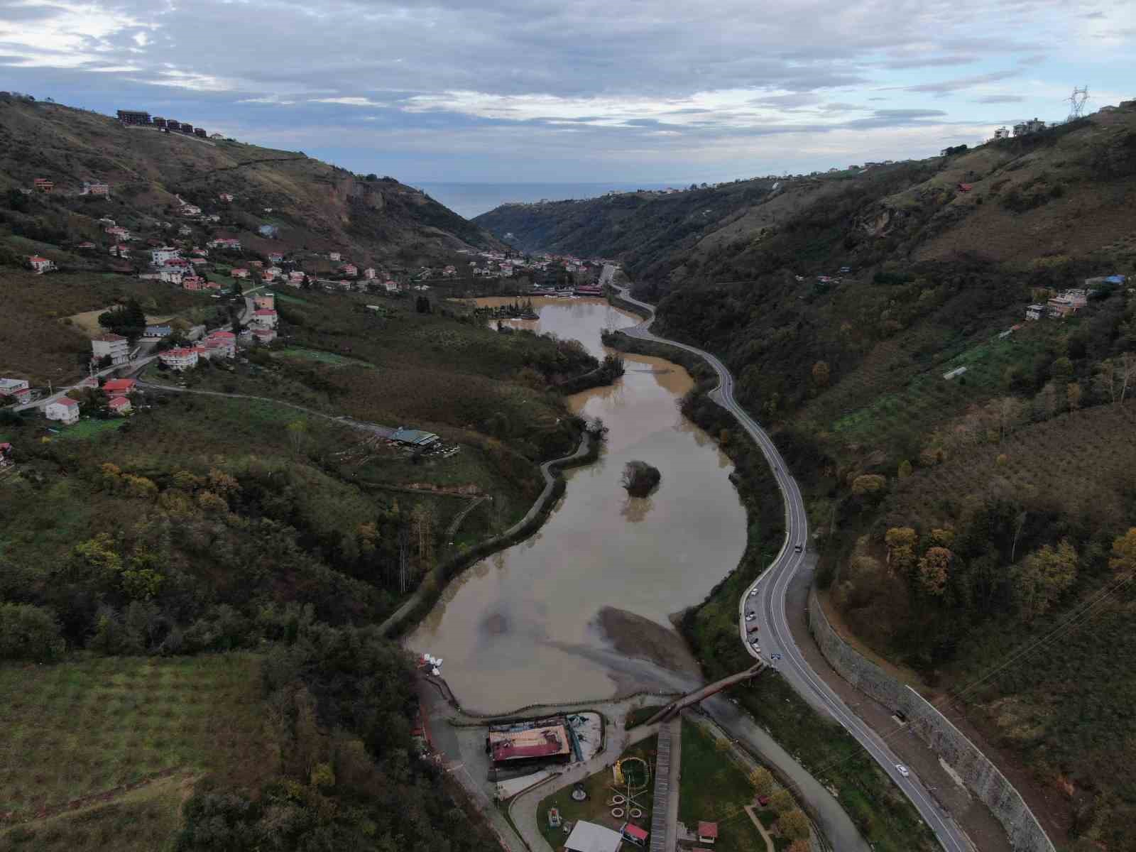 Çamur deryasına dönüşen Sera Gölü, doğa dostu “Çökeltim havuzu” projesiyle eski haline dönecek