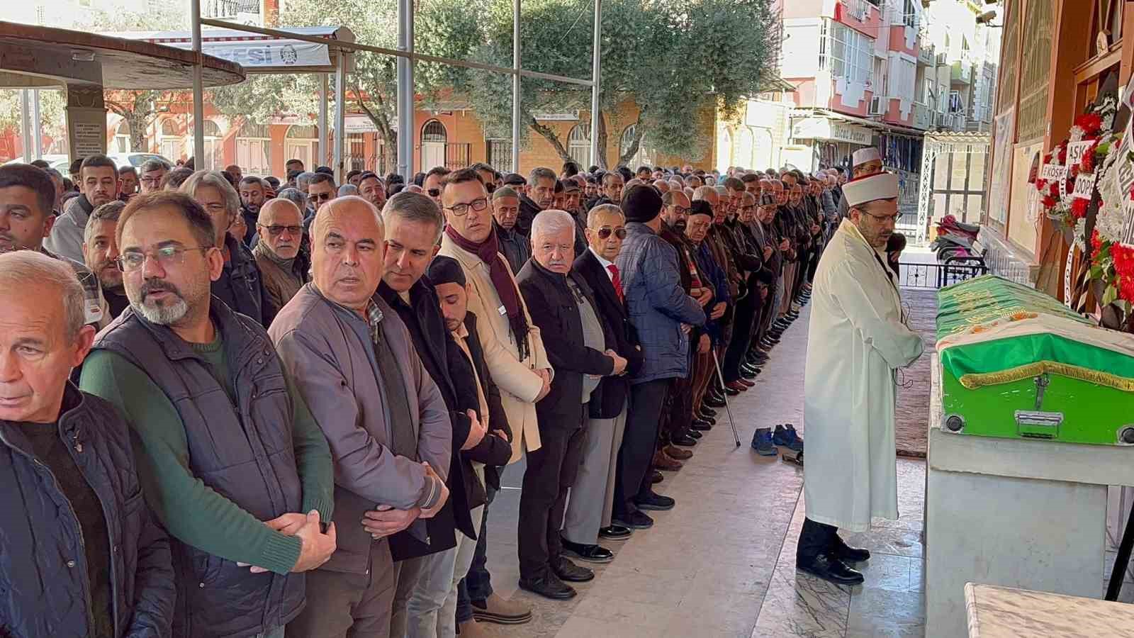 Lüks bir apartmanda yaşanan vurulma olayında hayatını kaybeden Tokel, cenazesiyle birlikte son yolculuğuna uğurlandı.