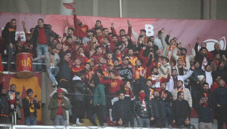 Galatasaray taraftarları, takımlarını yalnız bırakmadı