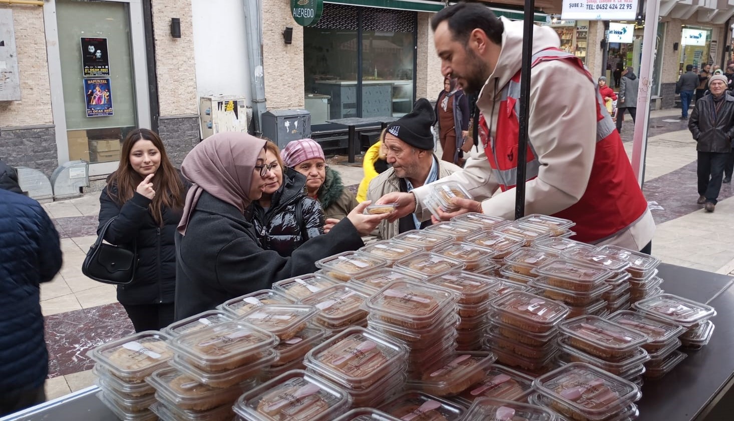 Ordu’da 5 bin kişiye irmik tatlısı ikram edildi