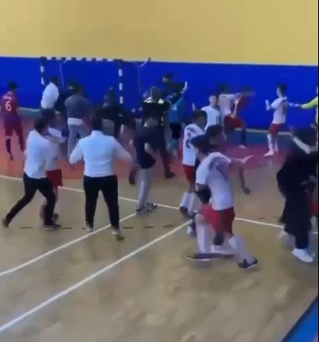 Futsal maçı sokak kavgasına dönüştü