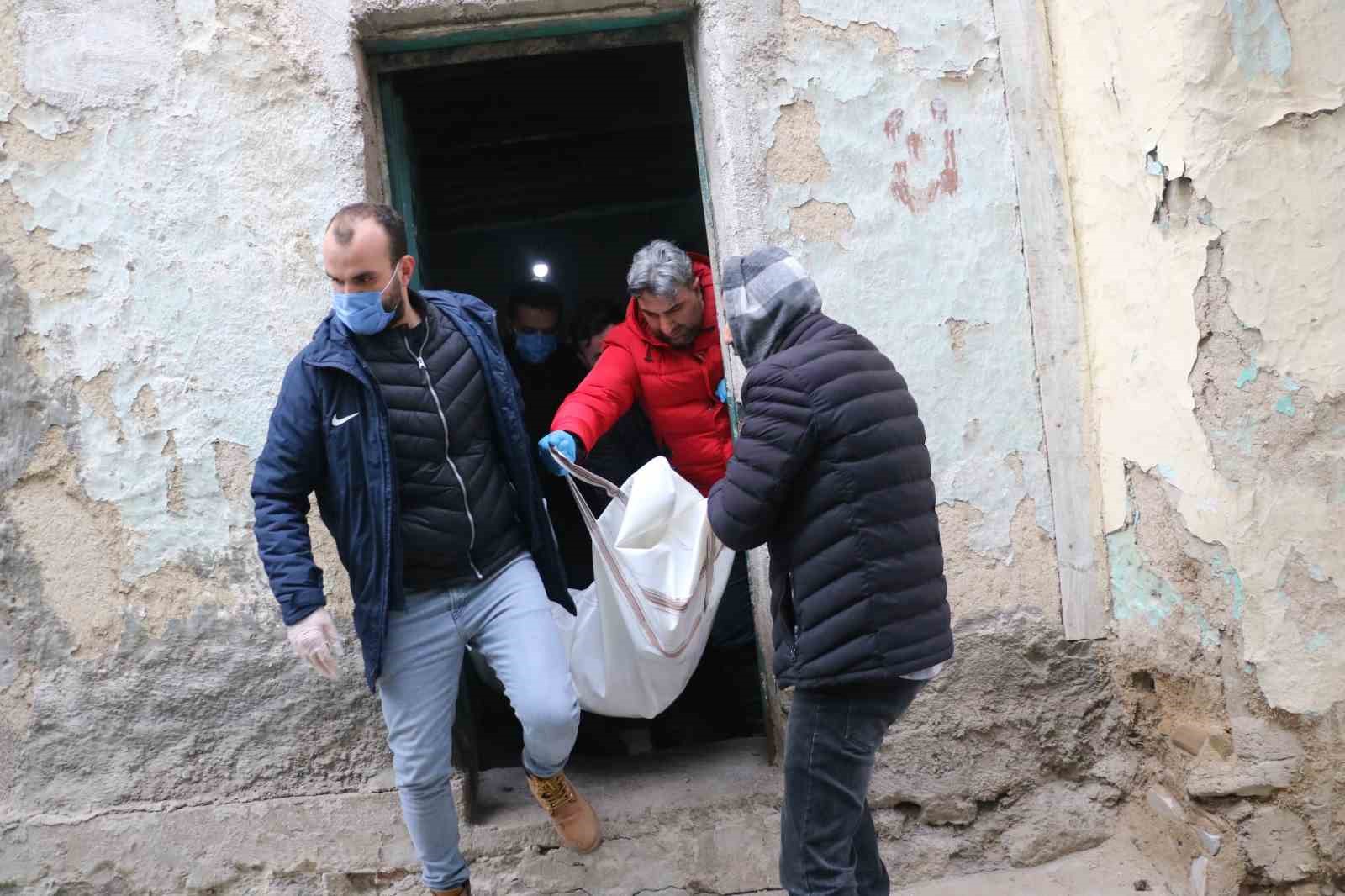 Arkadaşlık Yolculuğunda Korkunç Bir Dönemeç: Bir Arkadaş Ölü, Diğeri Bilinçsiz Bulundu