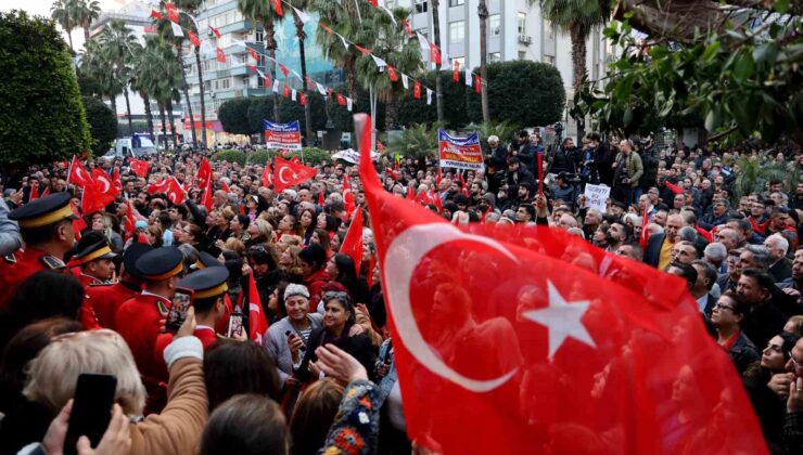 Adana Büyükşehir Belediye Başkanı Karalar, tekrar aday gösterildi ve halkla buluştu.