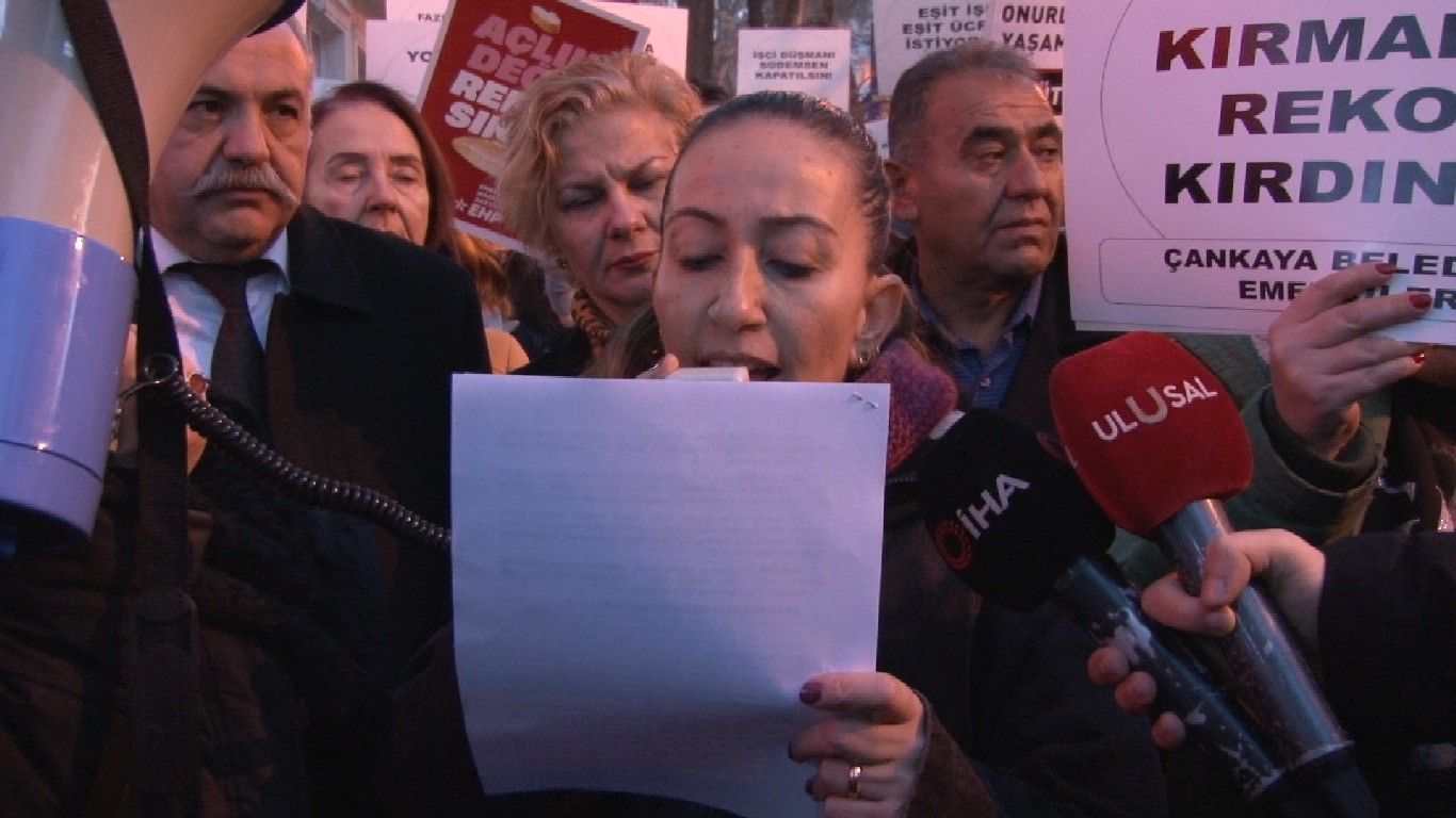 Çankaya Belediyesi çalışanları Başkan Taşdelen’e karşı yoğun tepki gösterdiği haber oldu.