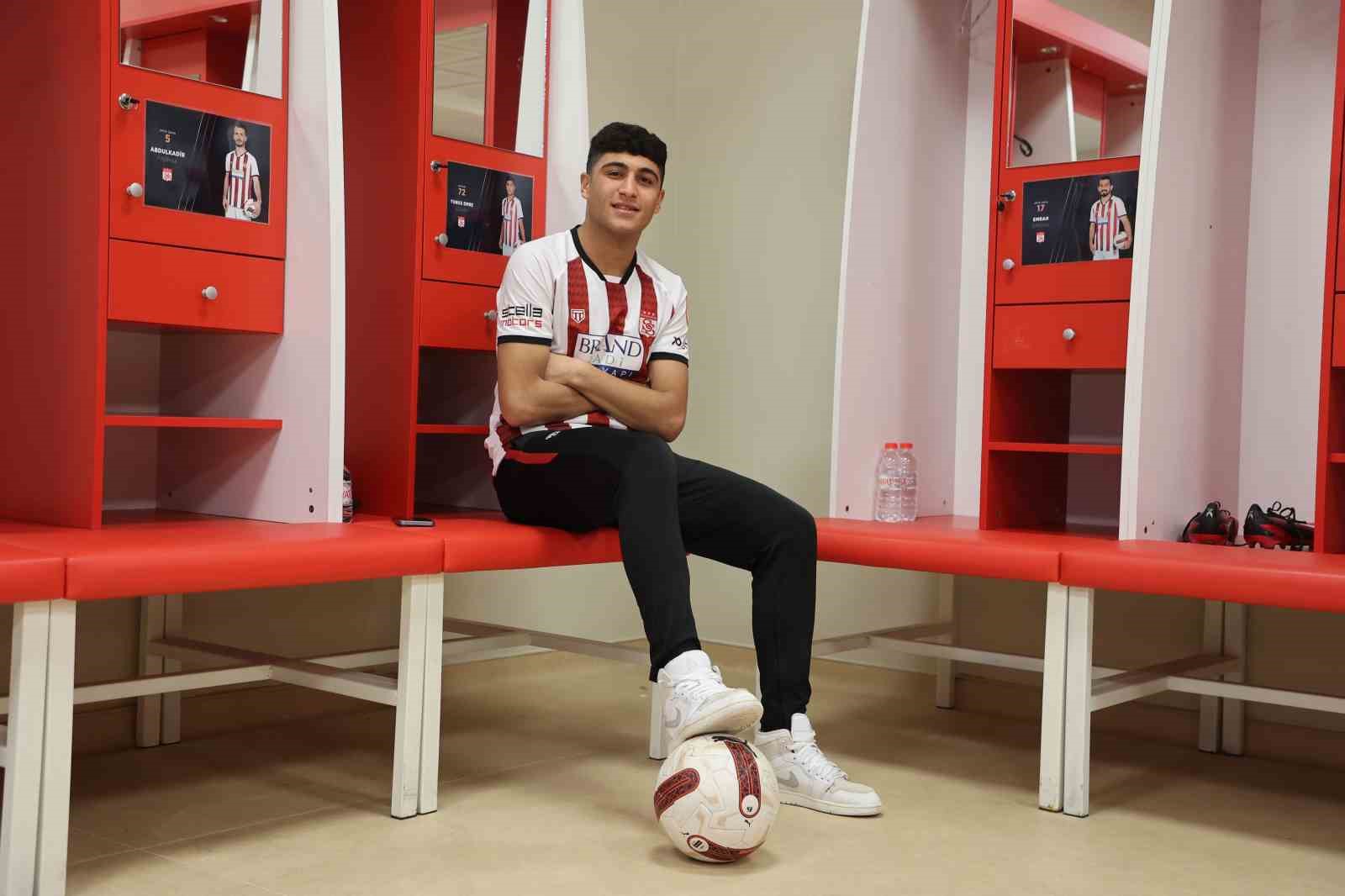 Yunus Emre Konak artık resmen Brentford’da boy gösteriyor