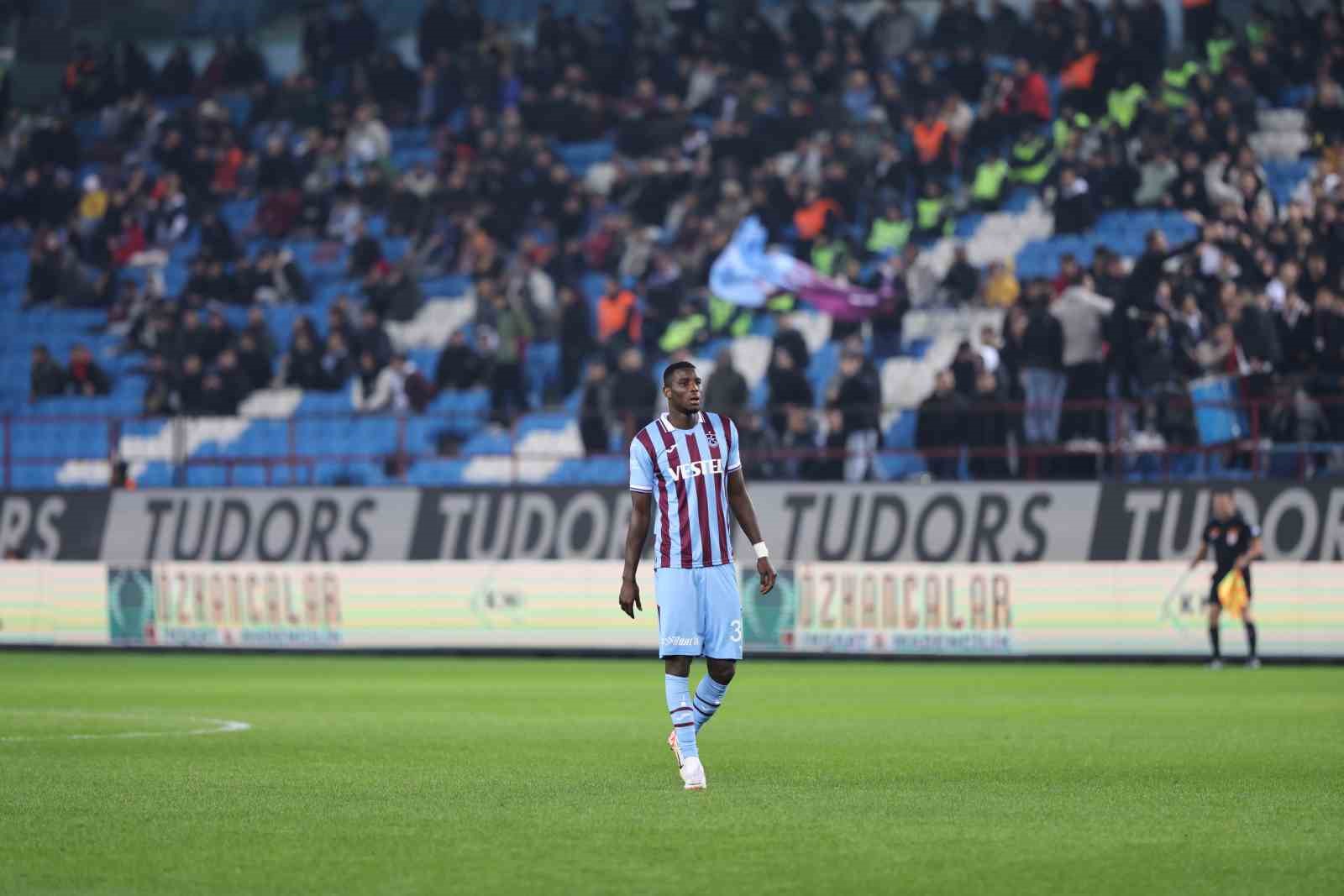 Trabzonspor, Trendyol Süper Lig maçında Samsunspor’u 2-0 yenerek ilk yarıyı önde tamamladı.