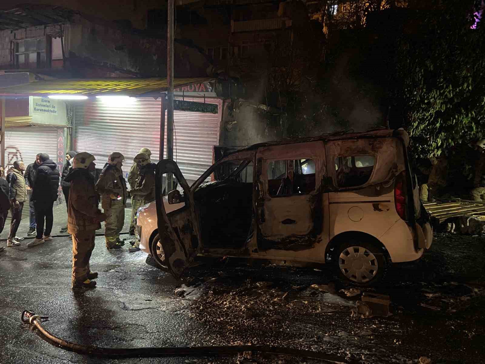 Şişli’de bekçi, ısınmak için ateş yaktı: Bekçi kulübesi ve hafif ticari araç küle döndü!