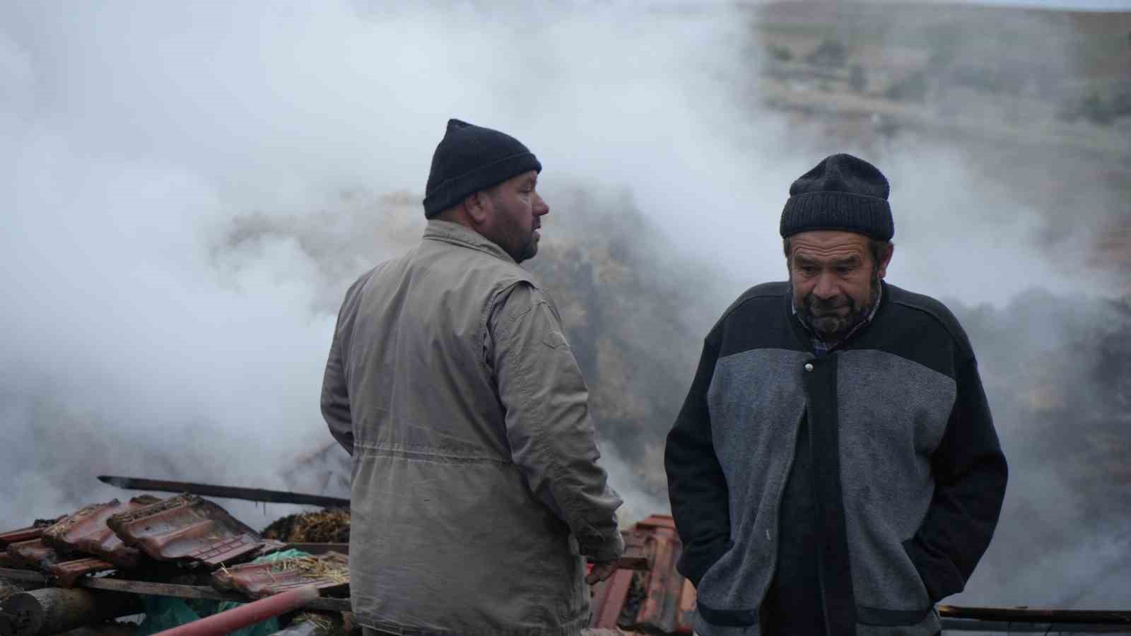 Kırıkkale’de ahır ve samanlık alevlere teslim oldu