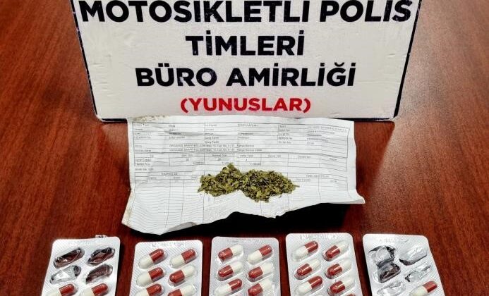 Kütahya’da Yunus Timleri, bir araçta uyuşturucu madde buldu