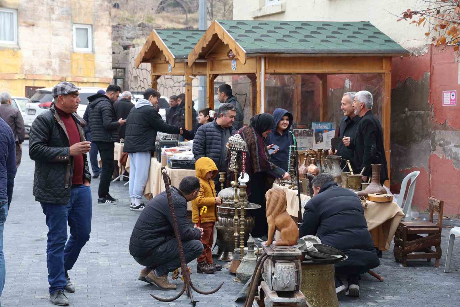 Talas İlçesi’nde Yeni Yılın İlk Antika Pazarı Merakla Bekleniyor!