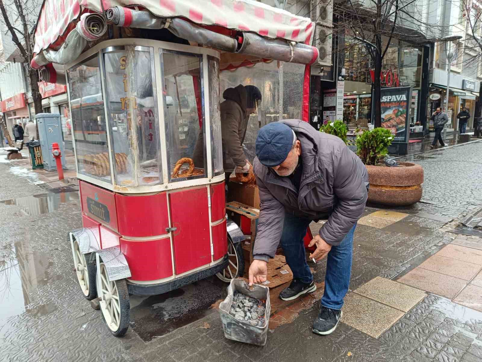 Simitçi esnafı, ısınma sorunlarının giderilmesini talep ediyor.