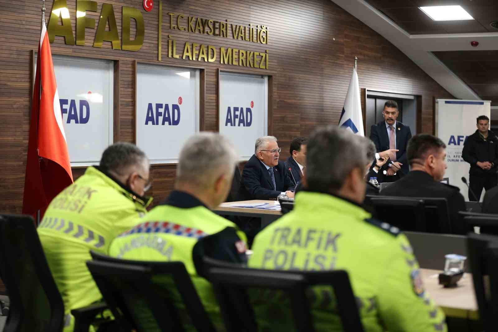 Kayseri Büyükşehir Belediye Başkanı Büyükkılıç, Vali Çiçek başkanlığındaki İl Afet ve Acil Durum Koordinasyon Toplantısı’na iştirak etti