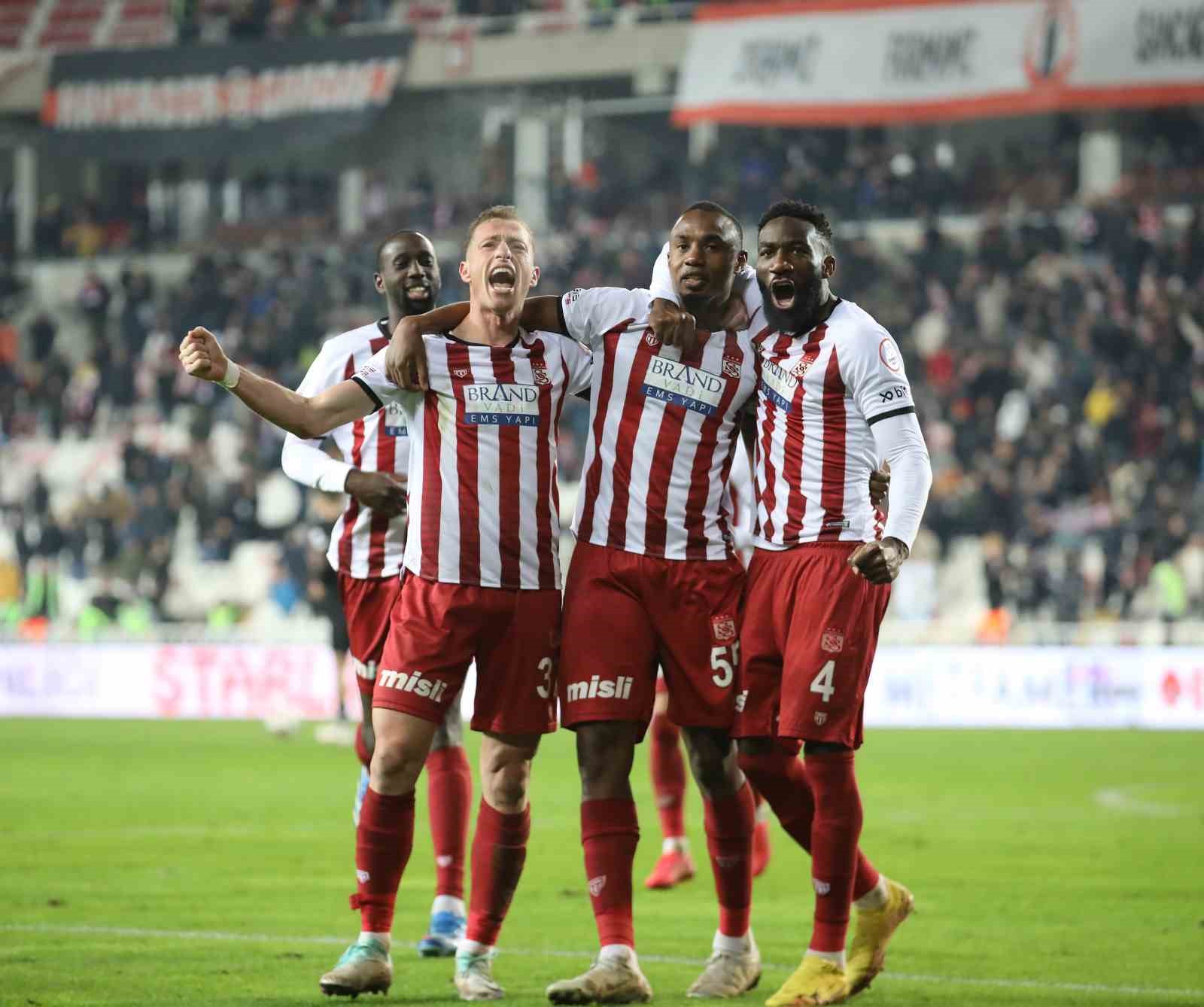 Sivasspor’un yenilmezlik serisi galibiyetle devam ediyor, 3. maçını kazandı