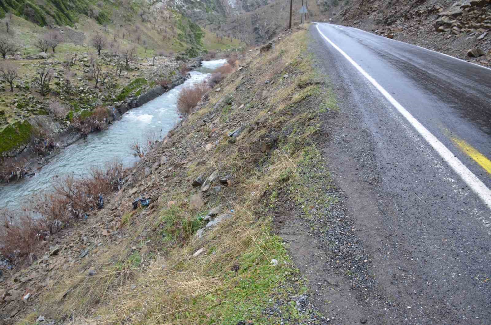 Aracıyla Habur Çayı’na düşen uzman çavuşu köylüler kurtardı