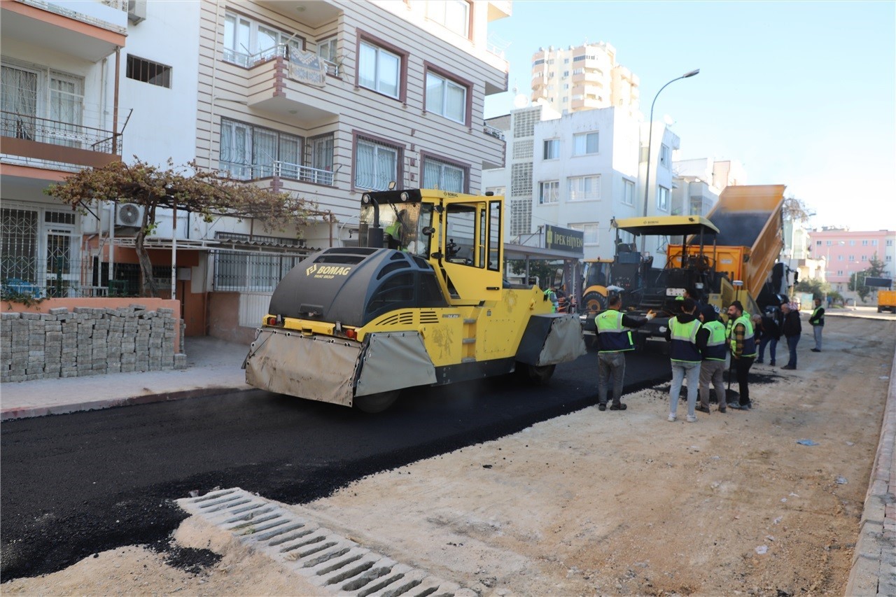 Akdeniz Belediyesi, yeni asfalt plent tesisiyle enerji maliyetlerinden yüzde 40 tasarruf sağladı.