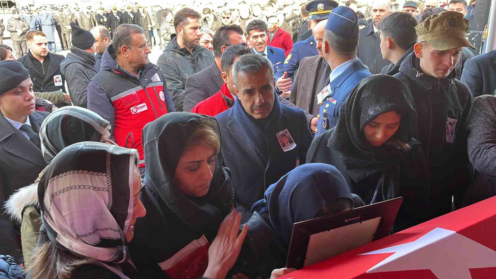 Erdek’te, denizci şehit için göz yaşları sel oldu