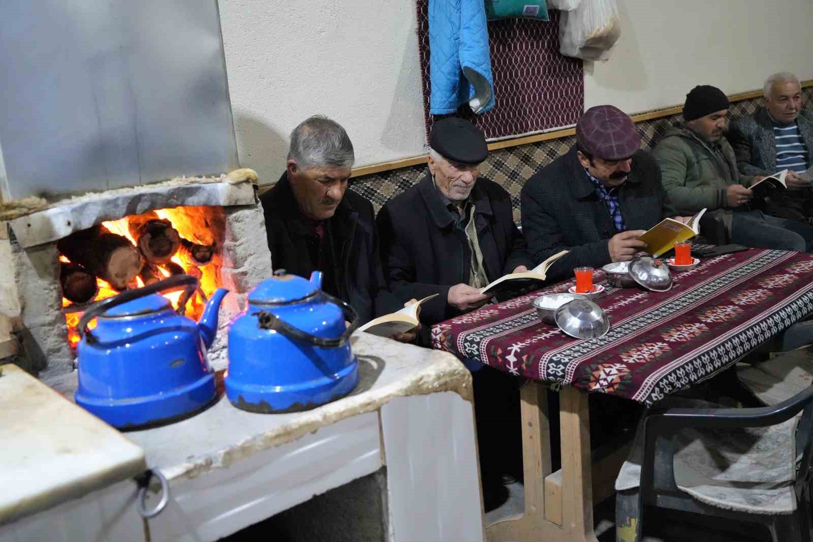 Muş ilinde kahvehaneler, kütüphane olarak kullanılmaya başlandı