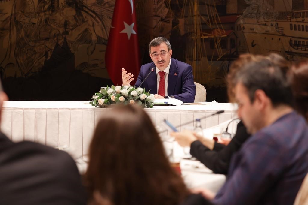 Cumhurbaşkanı Yardımcısı Cevdet Yılmaz, “Emekli maaşlarıyla ilgili çalışma Kabine toplantısında değerlendirilecek” açıklamasında bulundu.