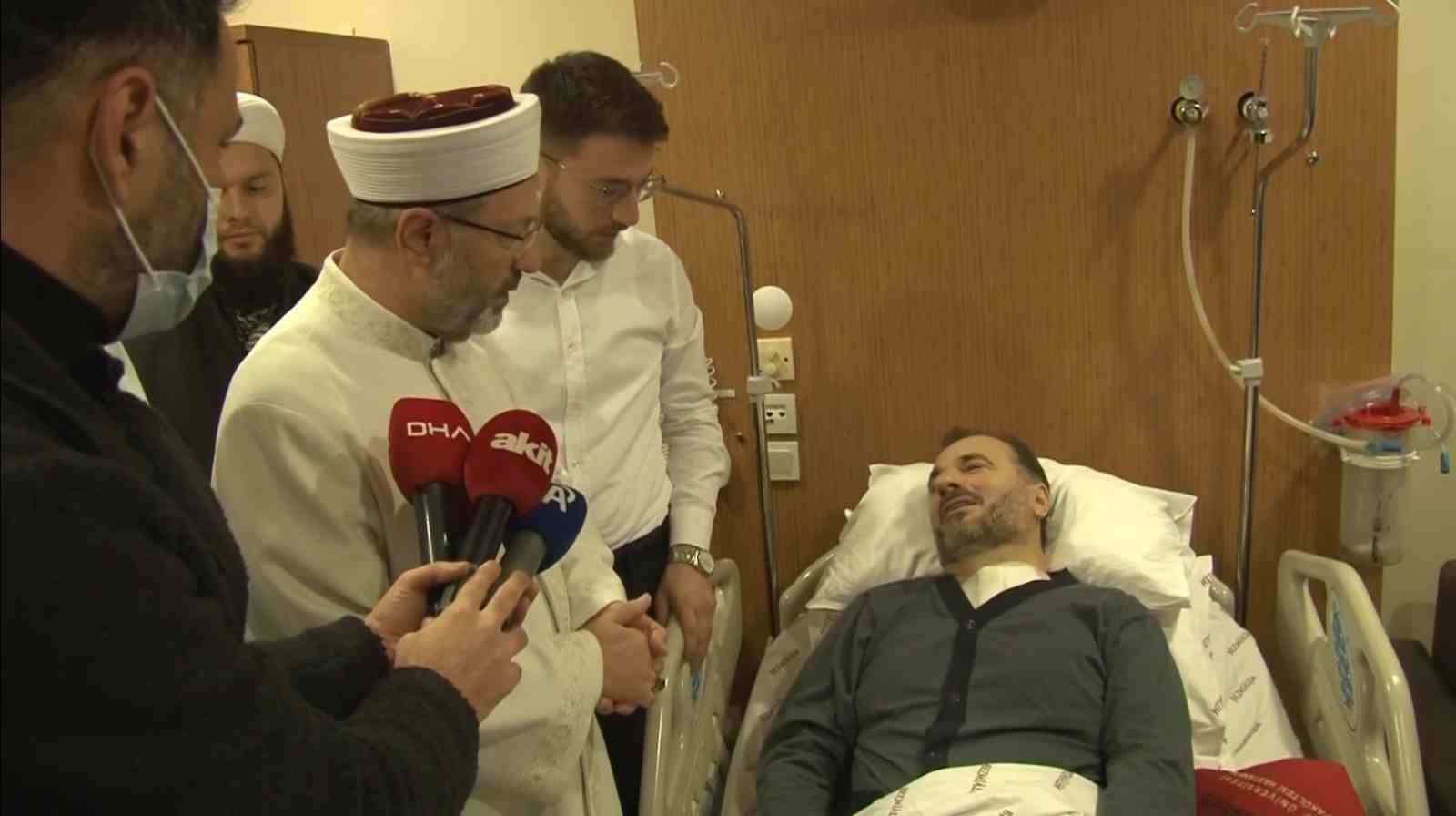 Diyanet İşleri Başkanı Erbaş, bıçaklı saldırıda yaralanan Fatih Camii imamı Usta’yı ziyaret etti
