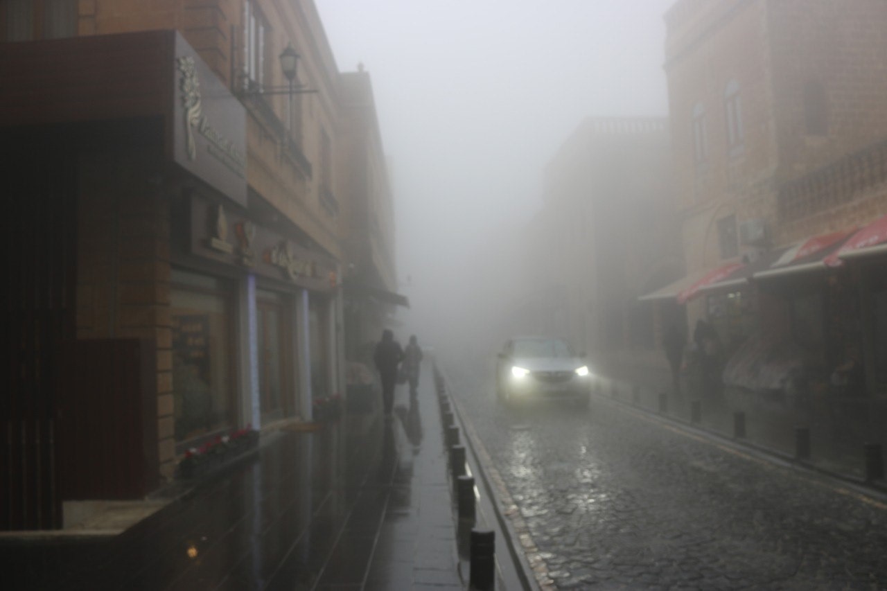 Mardin’de sis etkisi hissedildi