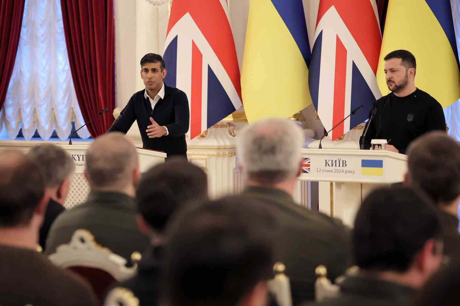 İngiltere, Ukrayna’ya 2,5 milyar sterlin değerinde askeri destek sağlıyor!
