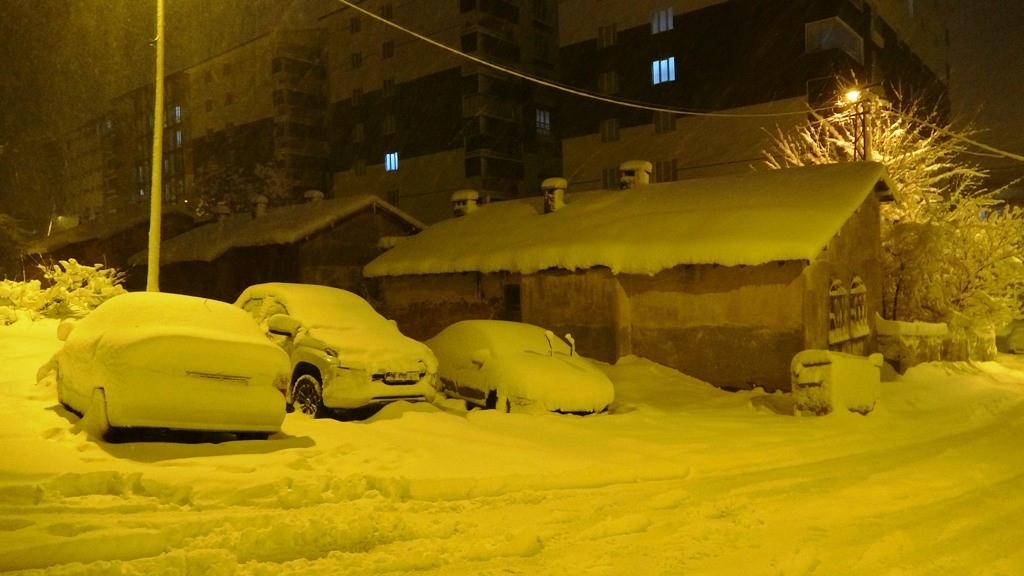 Bitlis’te Kar Yağışı Hız Kesmeden Devam Ediyor