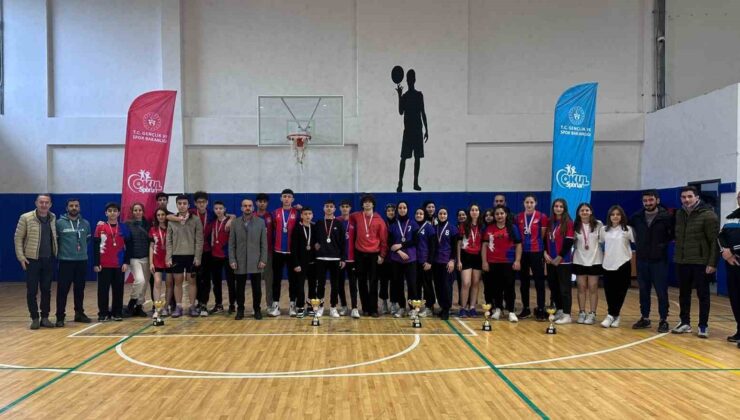 Badminton gençler müsabakaları tamamlandı, şampiyonlar belli oldu
