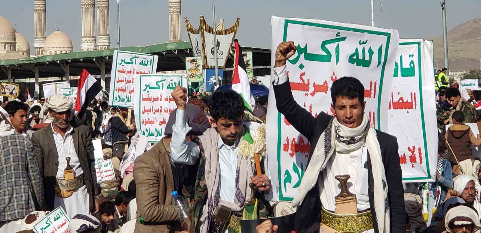 ‘ABD ve İngiltere’nin saldırıları Yemen’de halk tarafından protesto edildi’