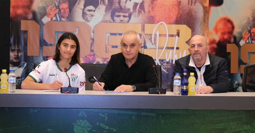 Bursaspor, genç yetenek Ahmet Çobanoğlu ile resmi sözleşme imzaladı!