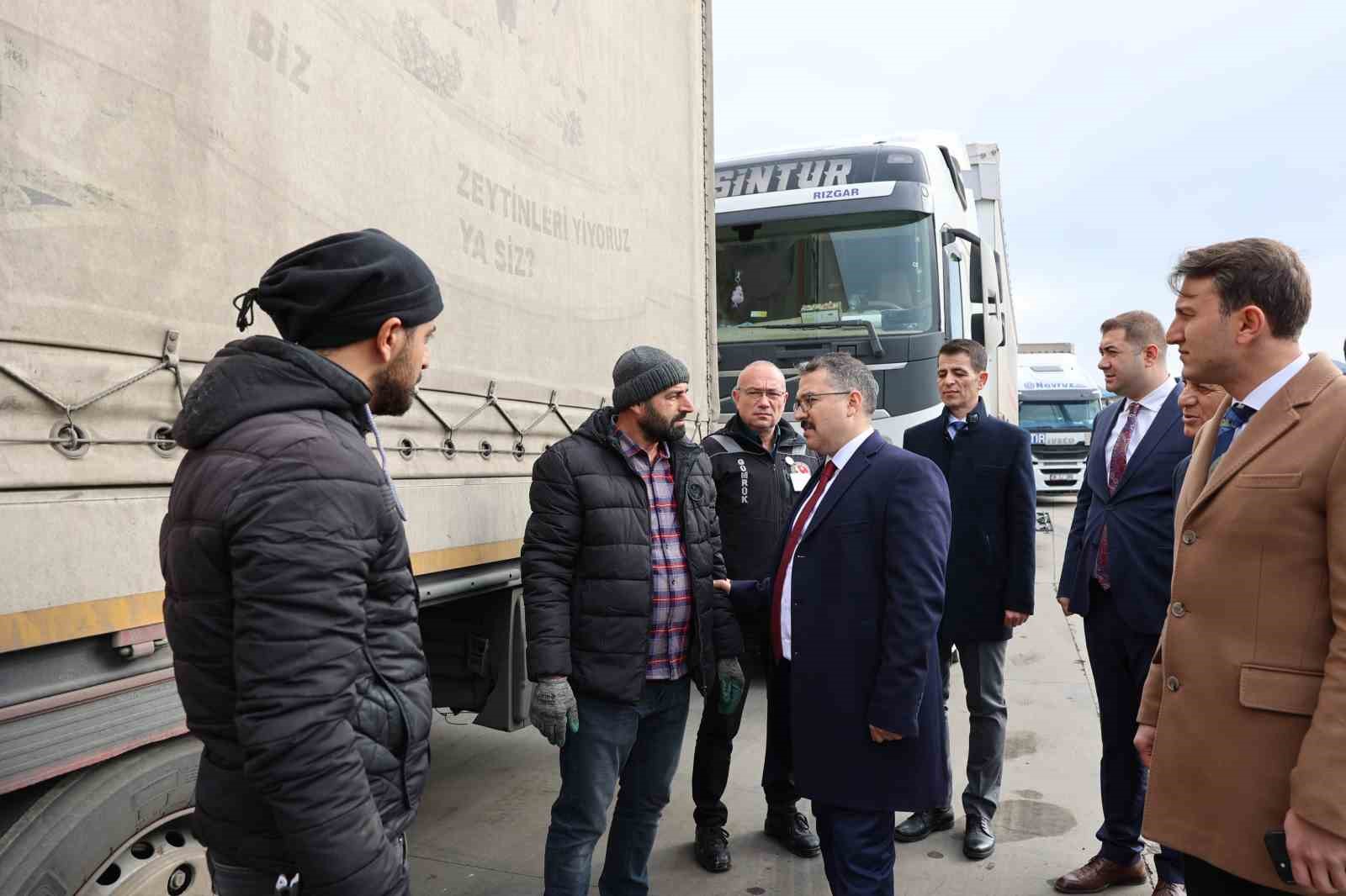 Vali Turan, Dilucu Gümrük Kapısı’nda denetlemelerde bulundu