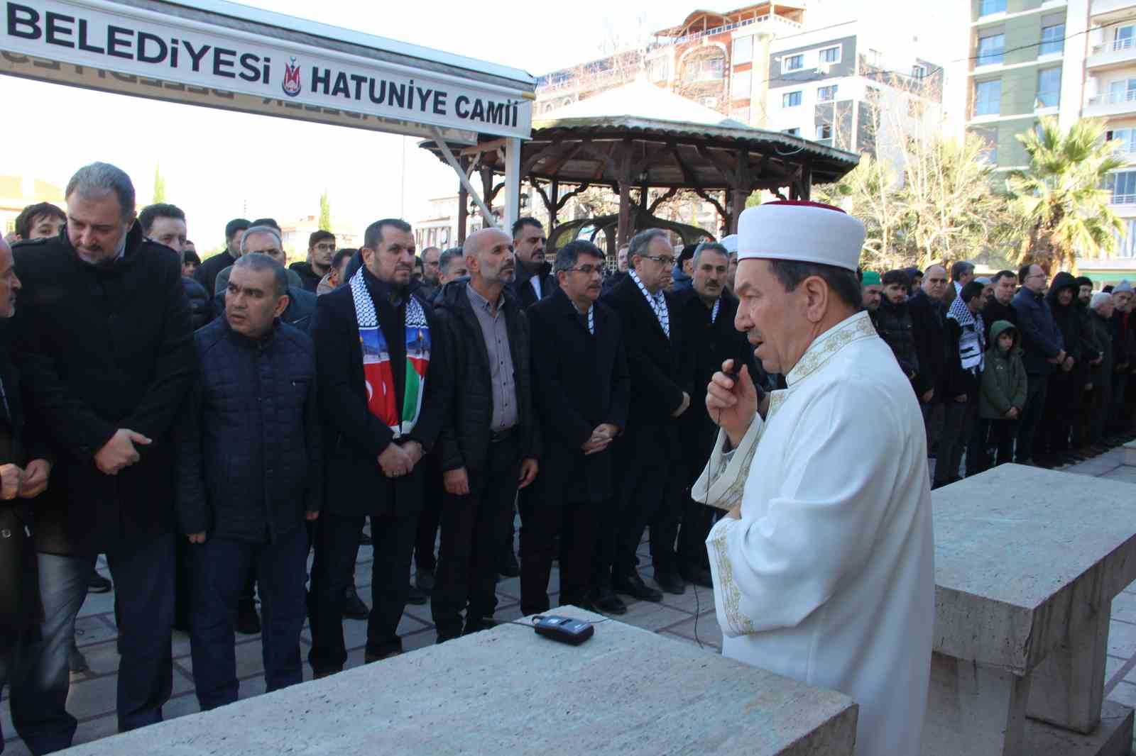 Manisa’da Şehitler İçin Gıyabi Cenaze Namazı Okundu