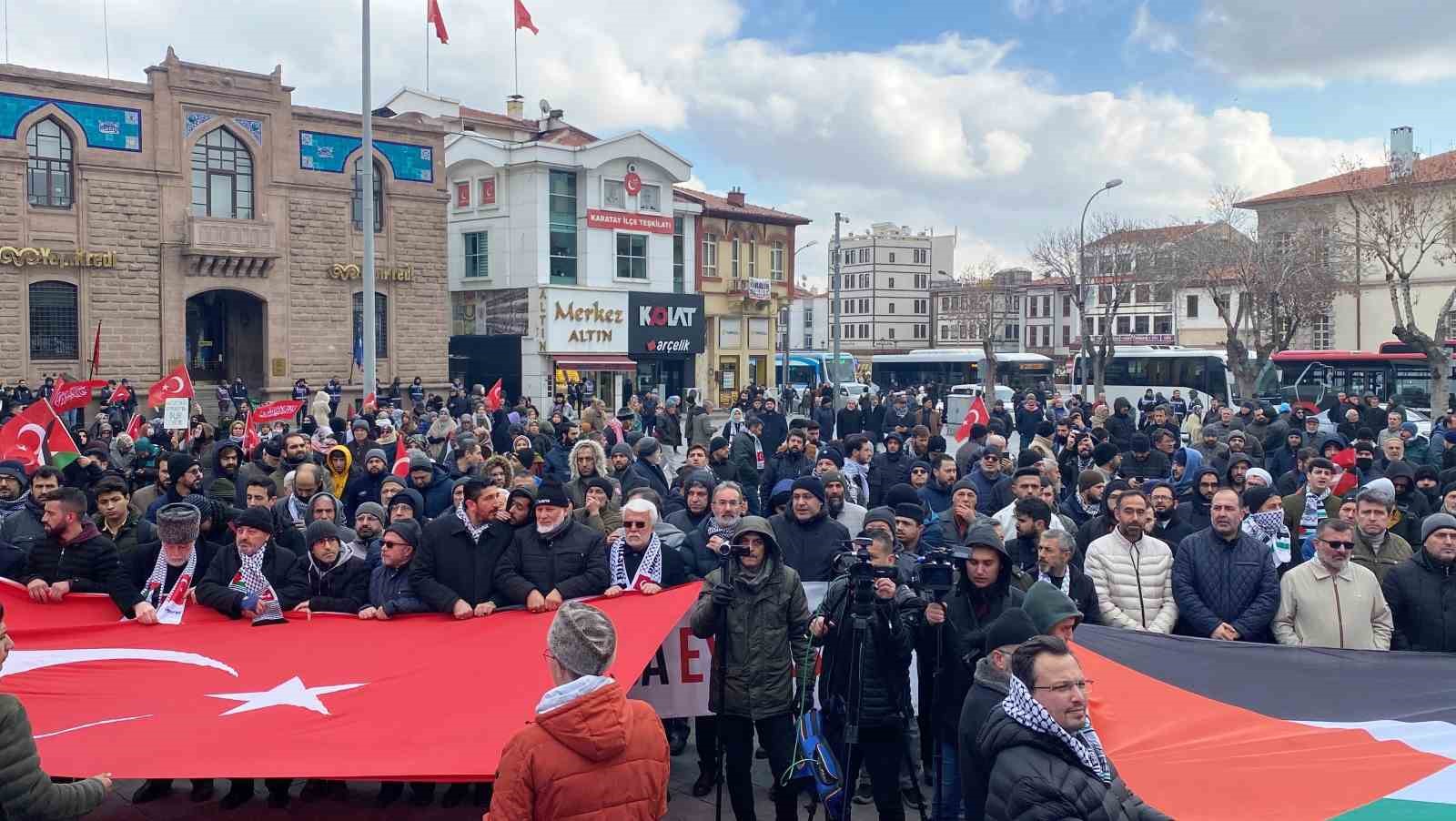 Konya’da şehitler anısına tören düzenlendi, Gazze’de acil ateşkes çağrısı yapıldı