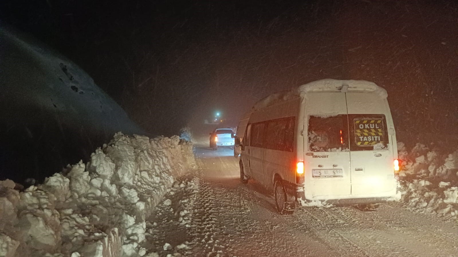 Kar ve tipi etkisiyle Hakkari’de sürücüler zor anlar yaşadı