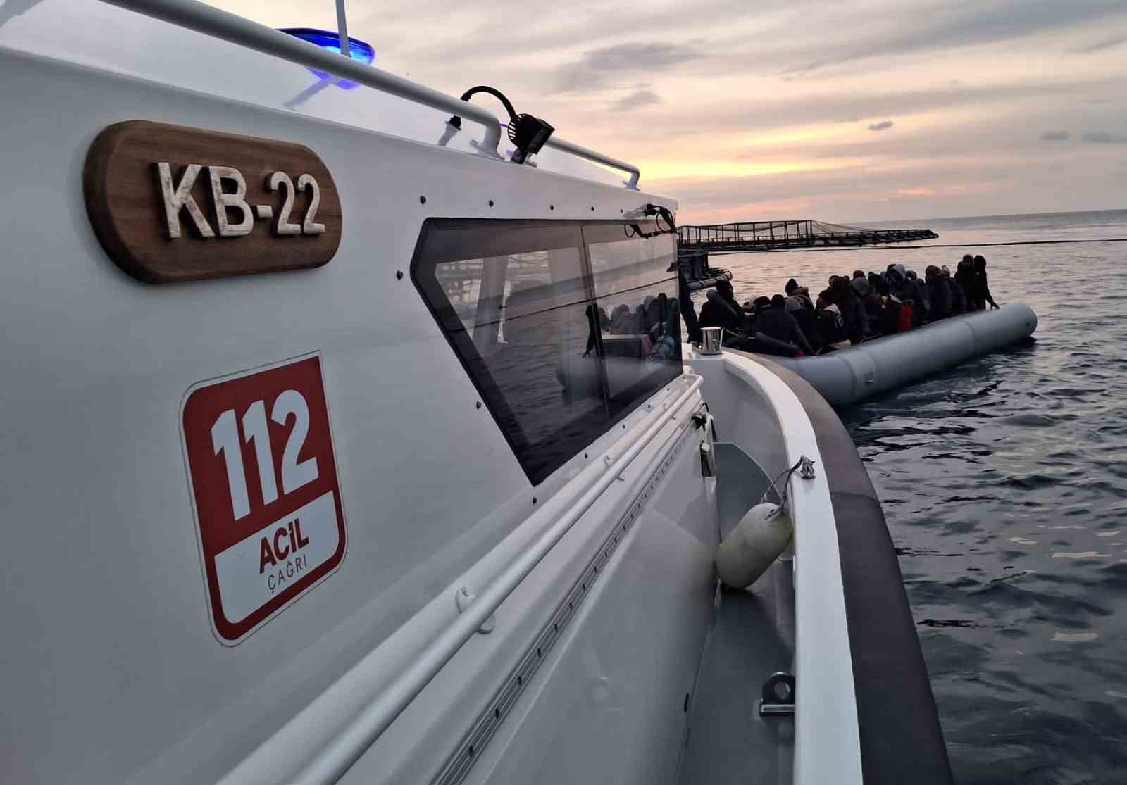 45 göçmen İzmir açıklarında kurtarılırken, 185 düzensiz göçmen yakalandı